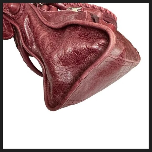 Balenciaga City distressed leather shoulder bag - Picture 9 of 16